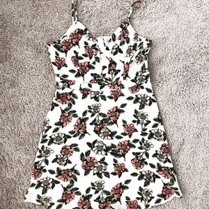 LAST CHANCE! 🚨White Floral Summer Dress